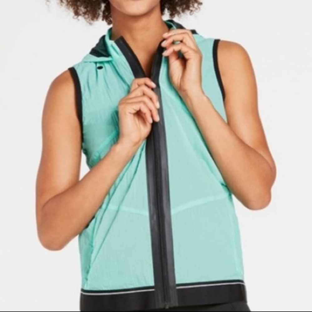 Fabletics Kennedy Nylon zip-up hooded vest Size XS